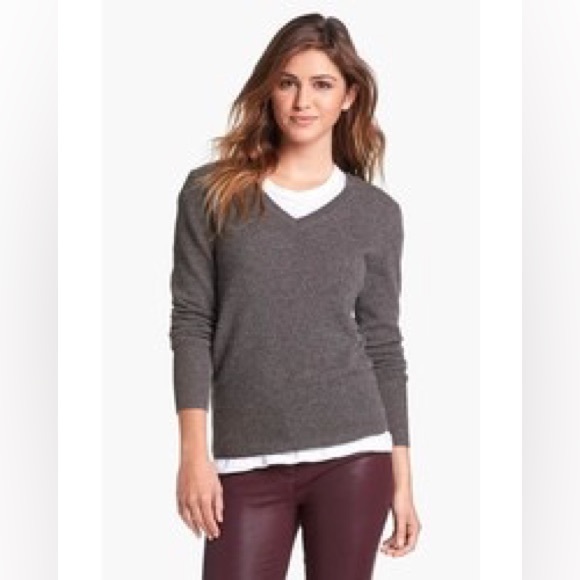 V-Neck Cashmere Sweater - Picture 4 of 8